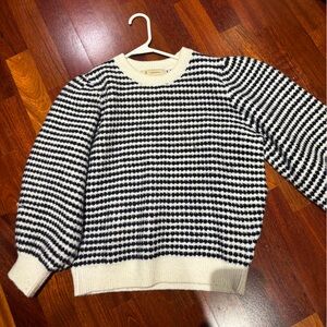 Crewneck Sweater in Cream and Black with puffed sleaves